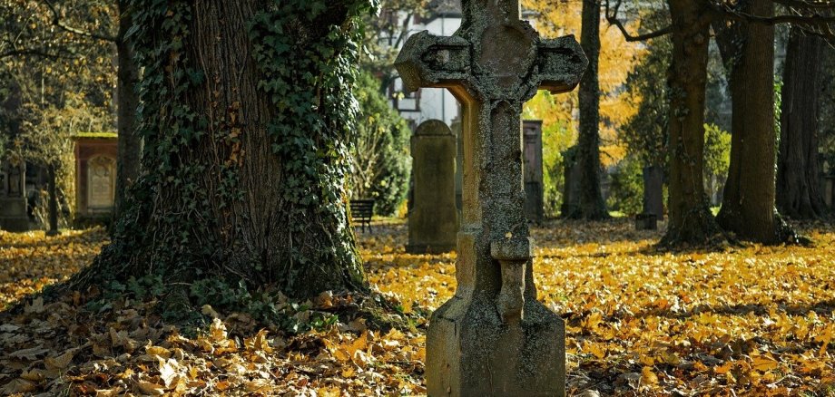 Kreuz auf einem Friedhof