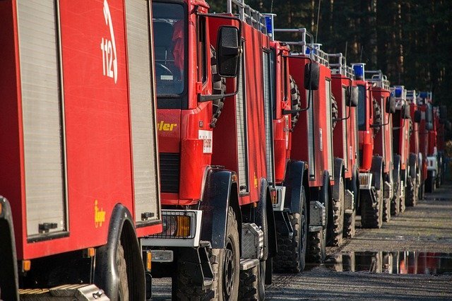 viele Feuerwehrwagen