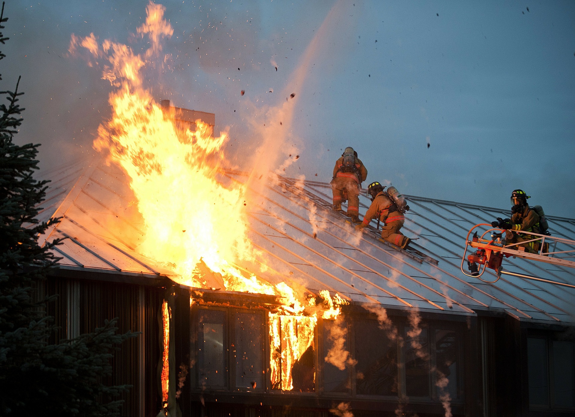 Feuerwehreinsatz Gebäude brennt