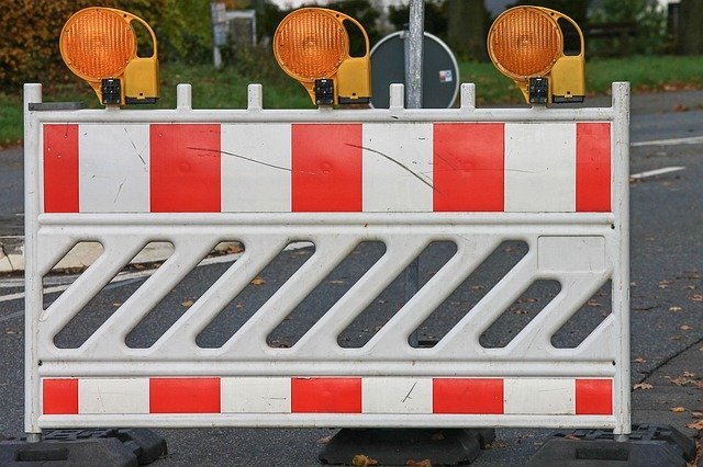 Straßensperrung Straßensperrschild