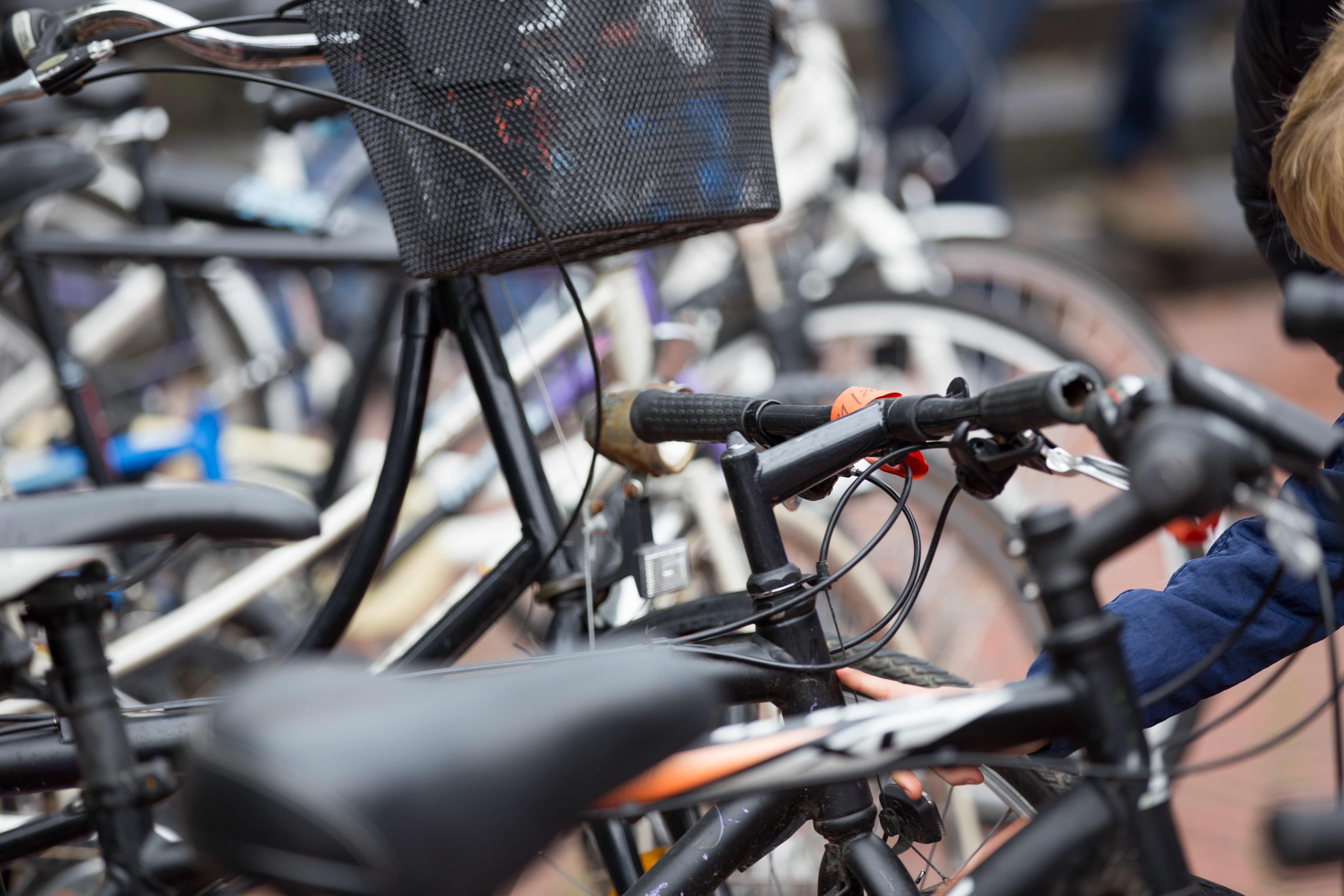 Fahrrad Mehrere Fahrräder nebeneinander stehend