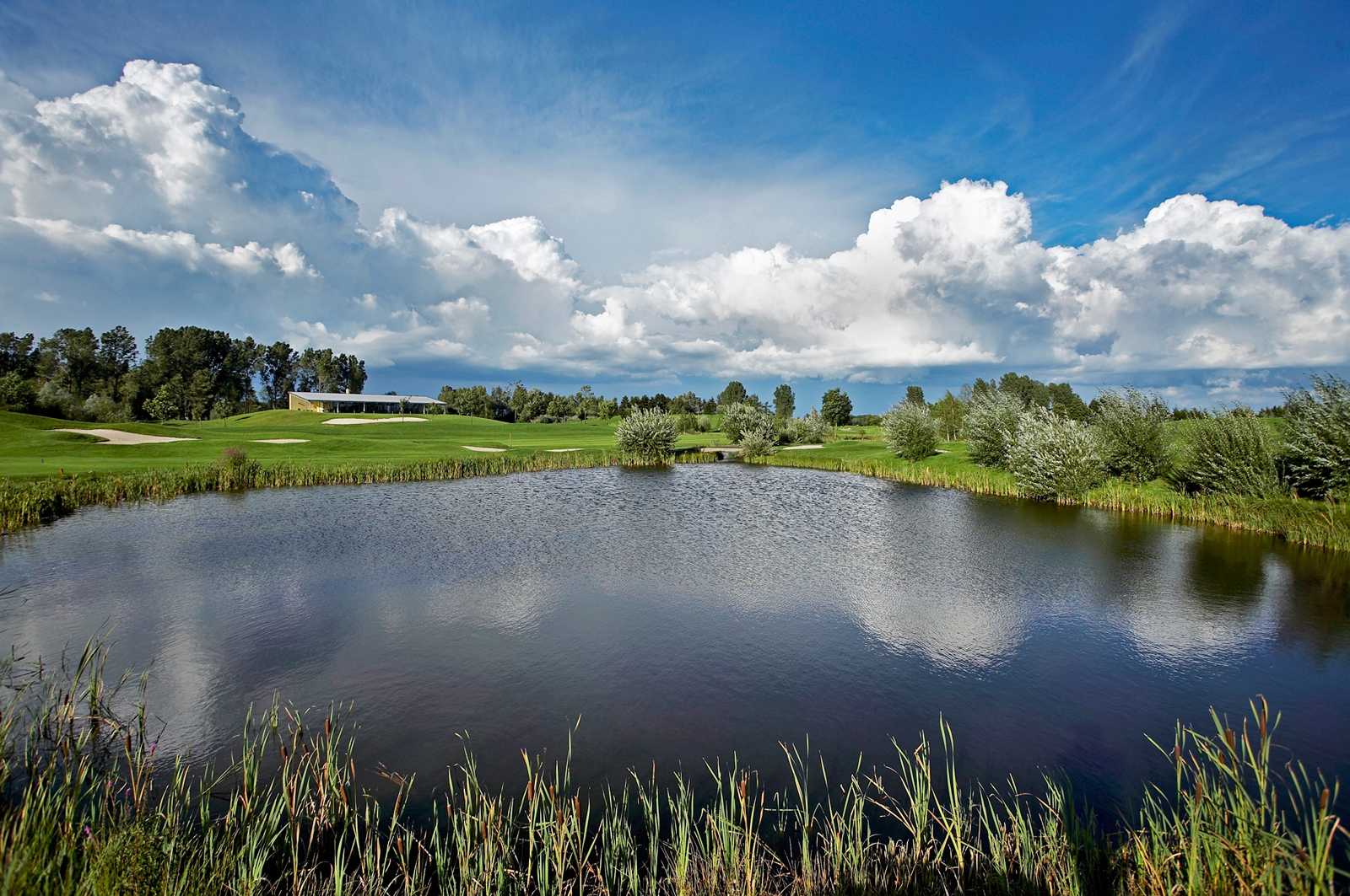 Golfplatz (c) gc-wildenrath Golfplatz mit Teich