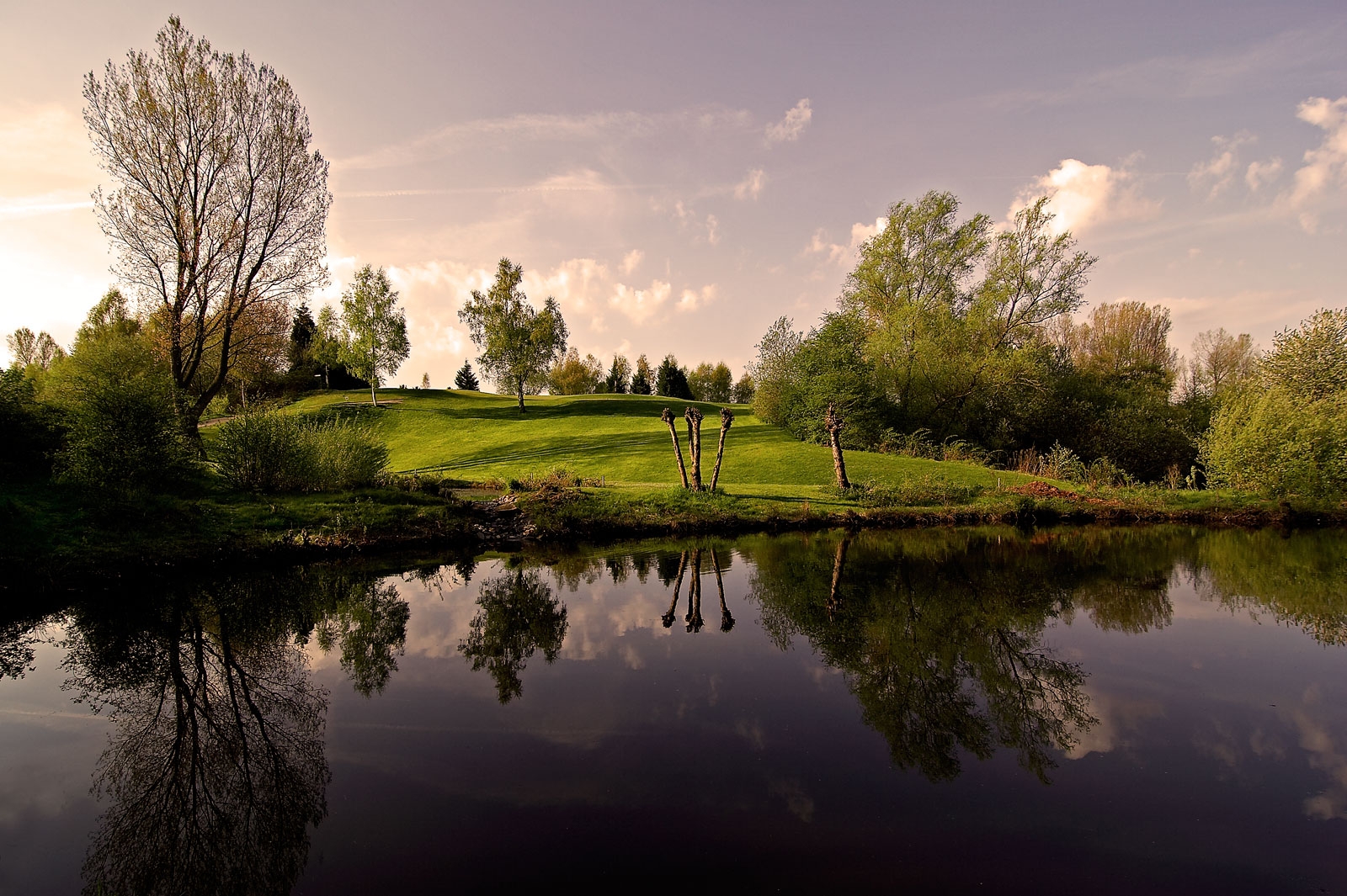 Golfplatz bei Sonnenuntergang