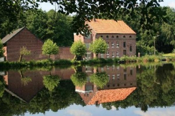 Sicht über den See auf die Buschmühle
