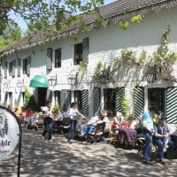 Befüllter Außenbereich der Molzmühle