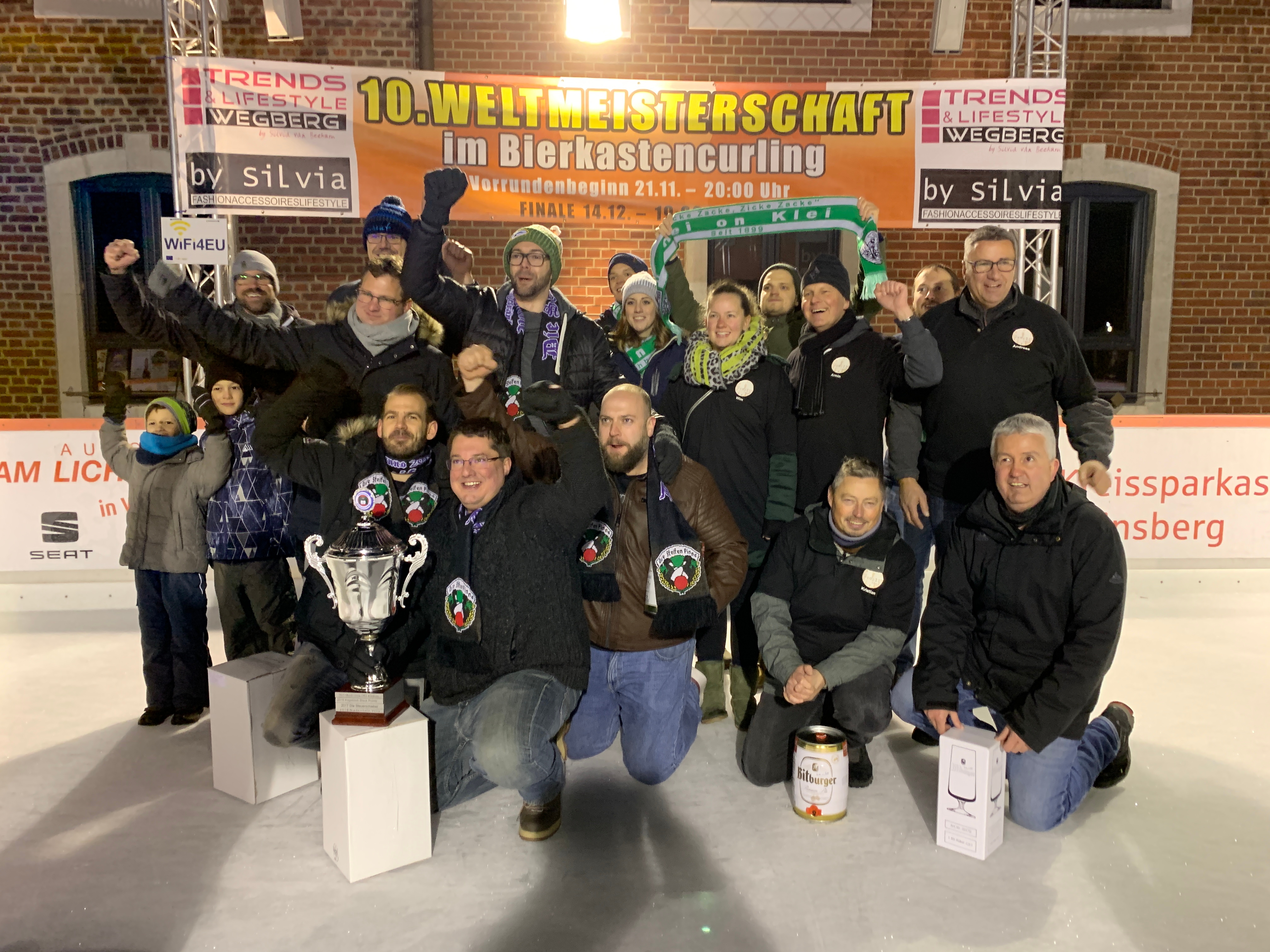 Wegberger Eisbahn Siegerfoto vom Bierkasten Curling