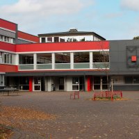 Frontalansicht des Maximilian-Kolbe-Gymnasium Wegberg