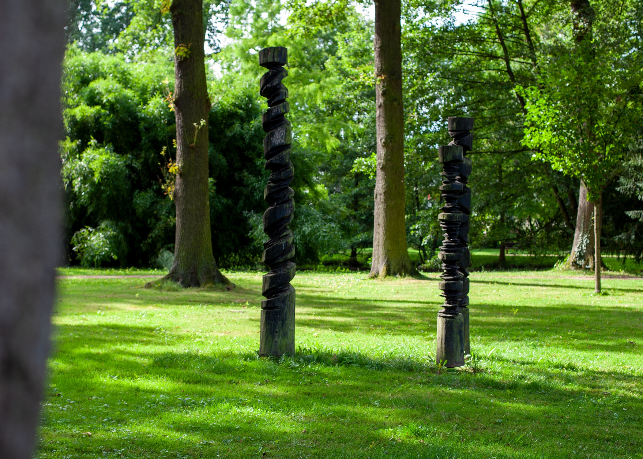 holzige Skulpturen